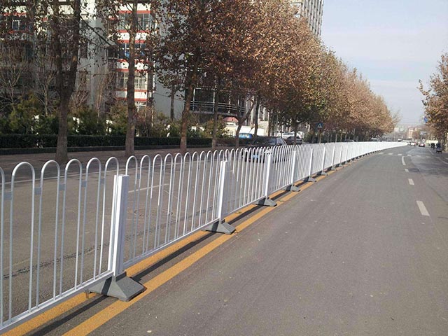 马路护栏