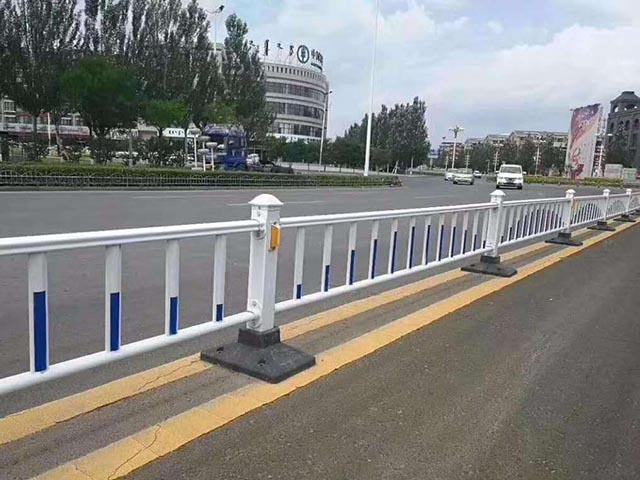 人行道护栏